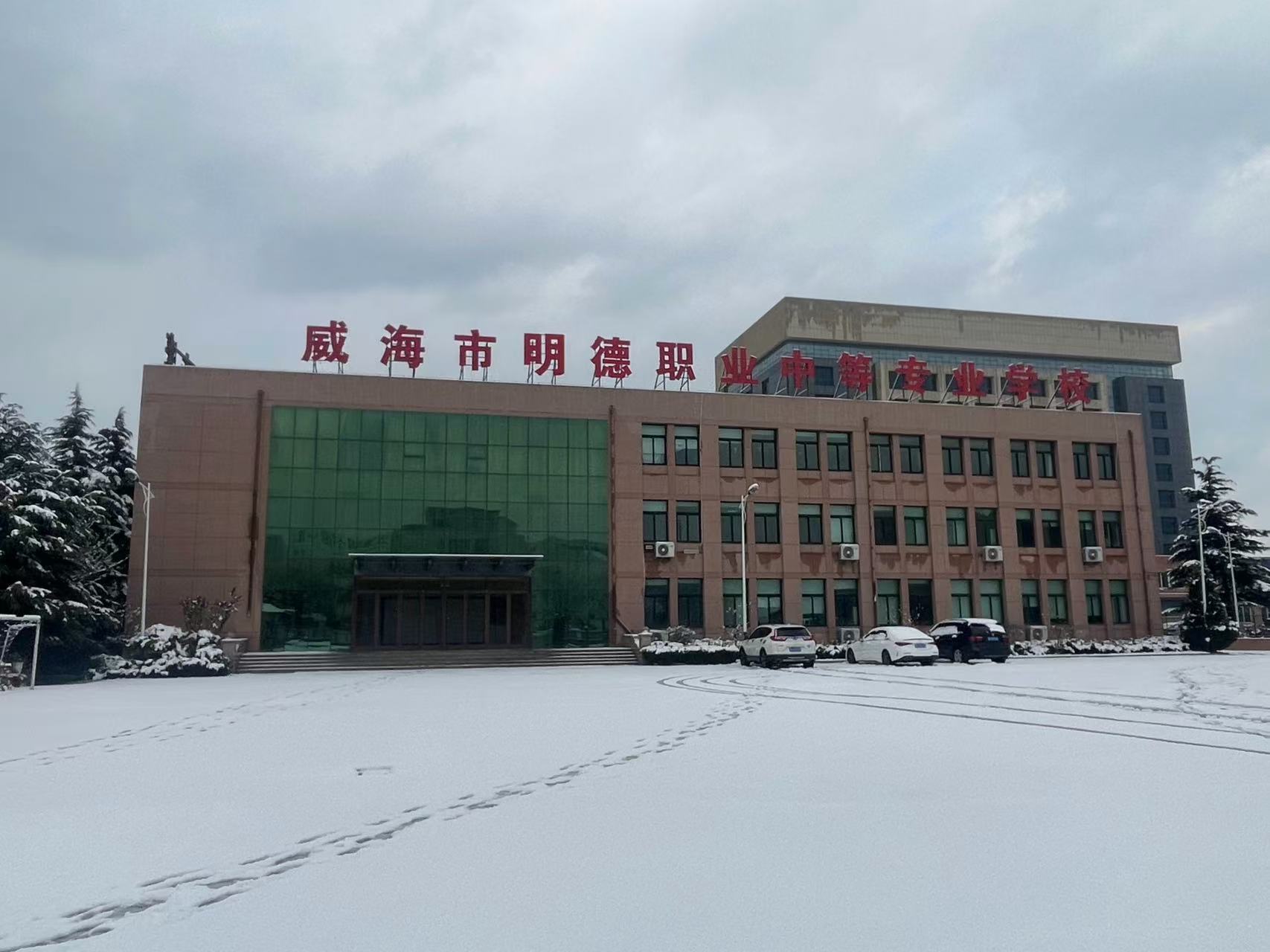 氛围感拉满！看银装素裹的雪景校园