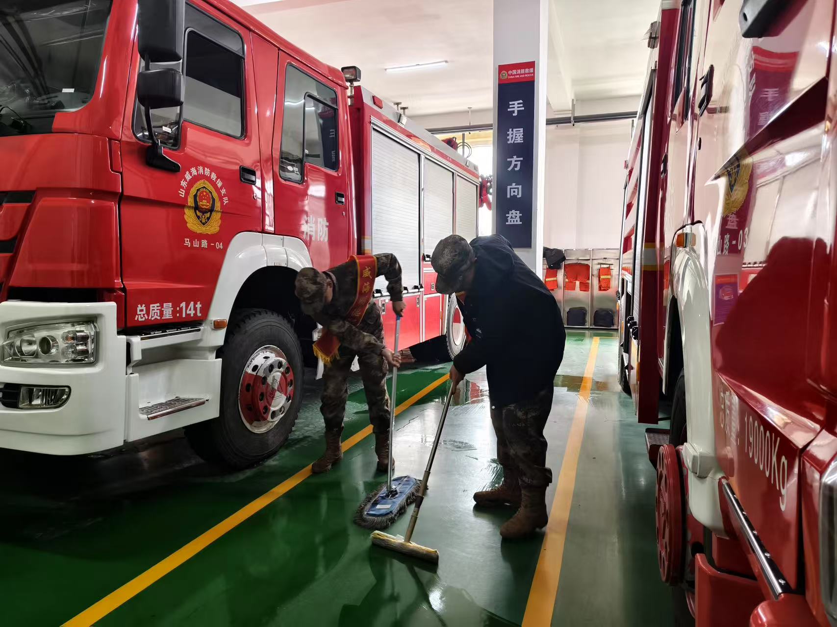 3·5学雷锋纪念日 | 追“锋”而行，明德职专这样做！