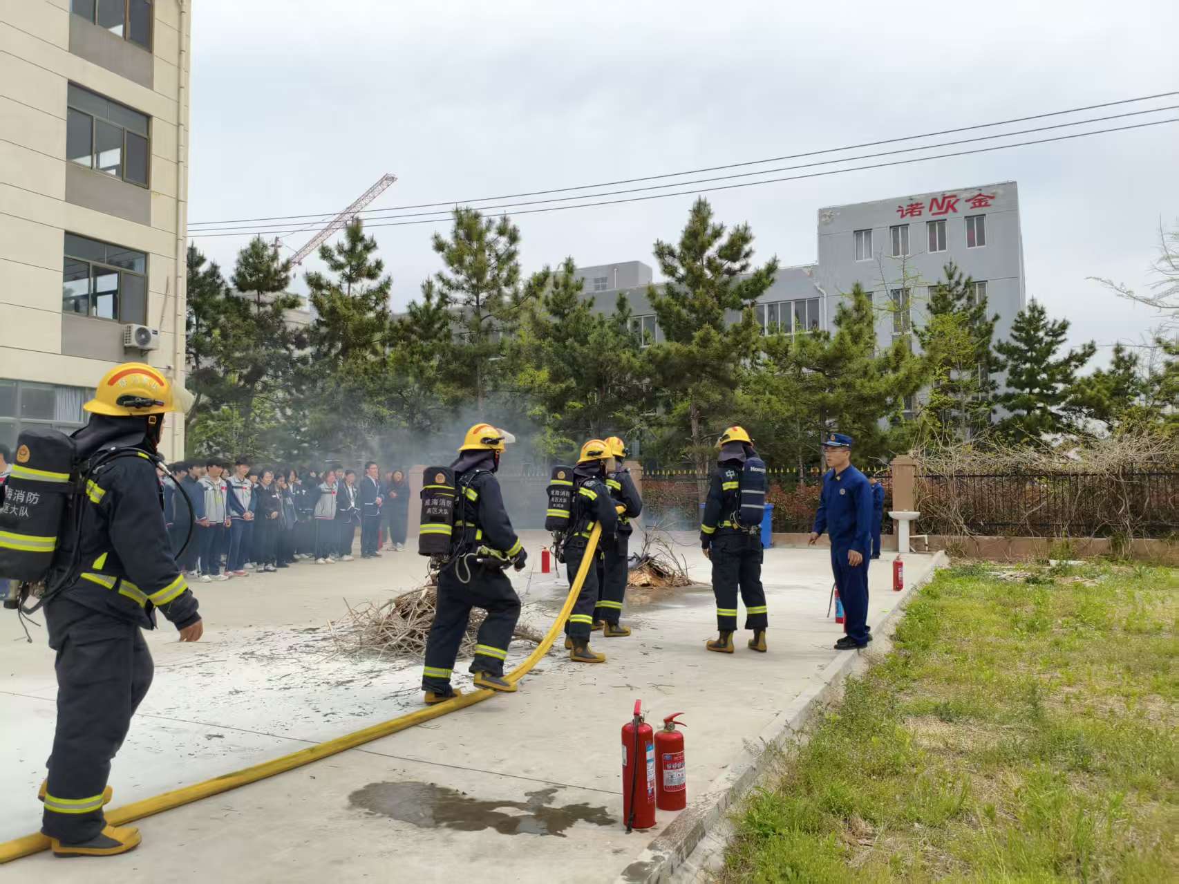 防患未然，安全同行——威海明德职专开展消防安全应急疏散演练