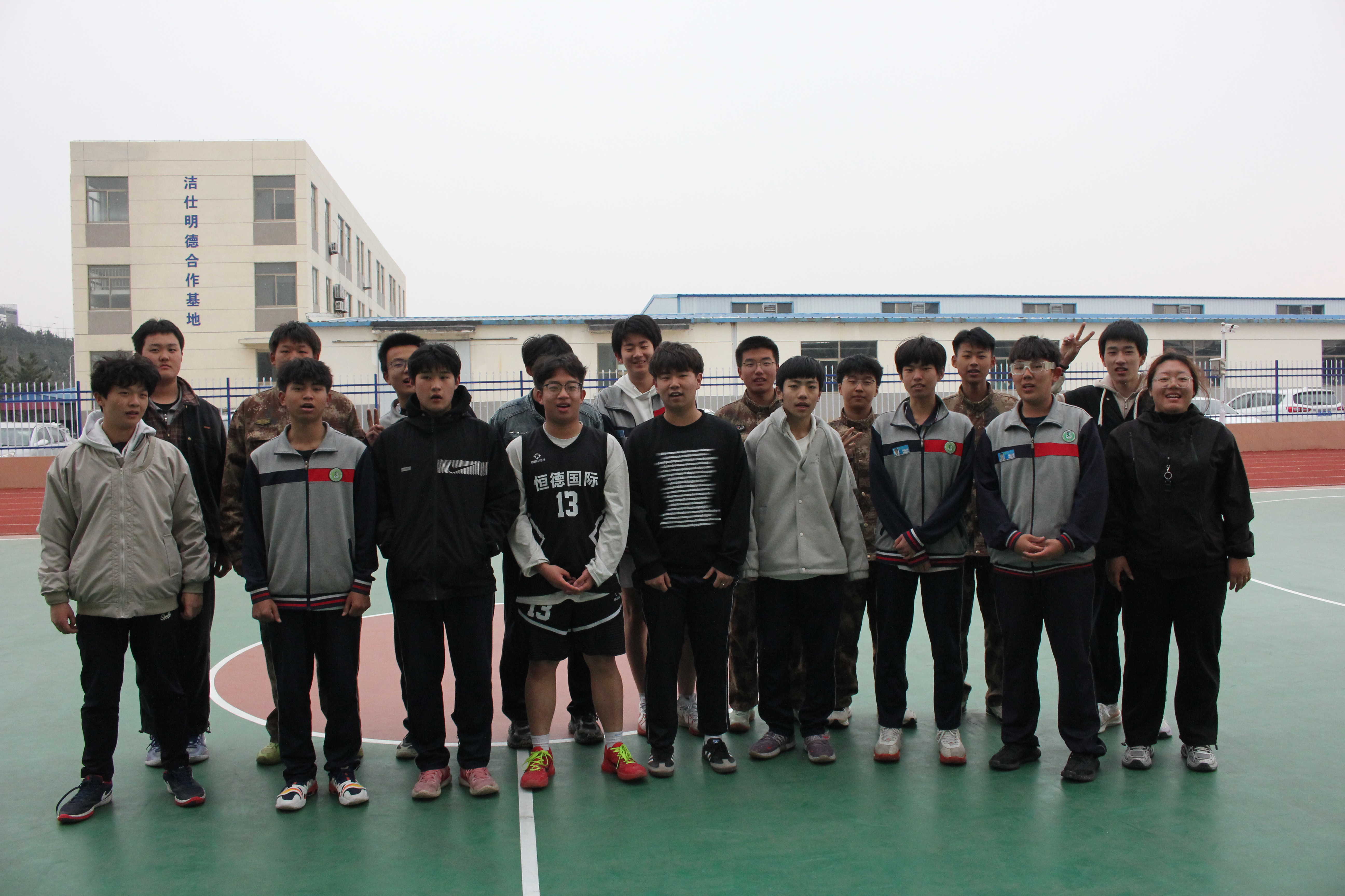 热血篮球 共筑友谊——明德职专与恒德技工篮球友谊赛圆满落幕